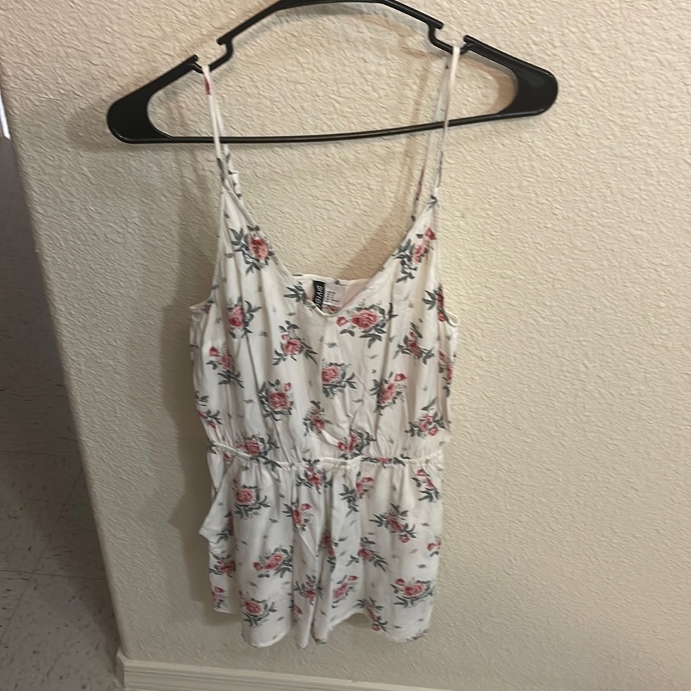 Cute Romper with pockets!